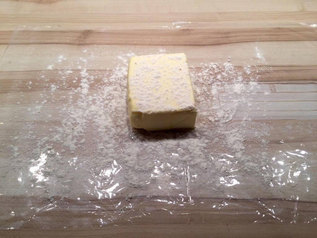 Bakeaholic Marzipan-Pflaume Hefezopf Butter