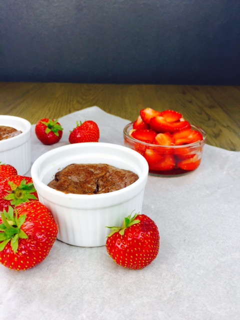 Bakeaholic_Schokoladensouffle_Erdbeeren